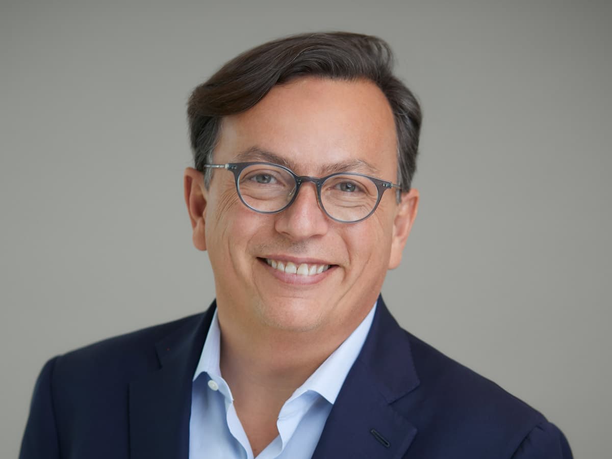 Martín  Escobari
